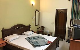 Hotel D R International